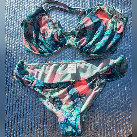 Colorful Geometric Bikini Set - Picture 3 of 3